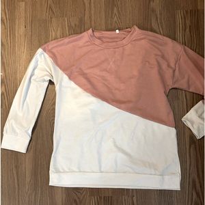 XL! Women’s long sleeve pink and white top!